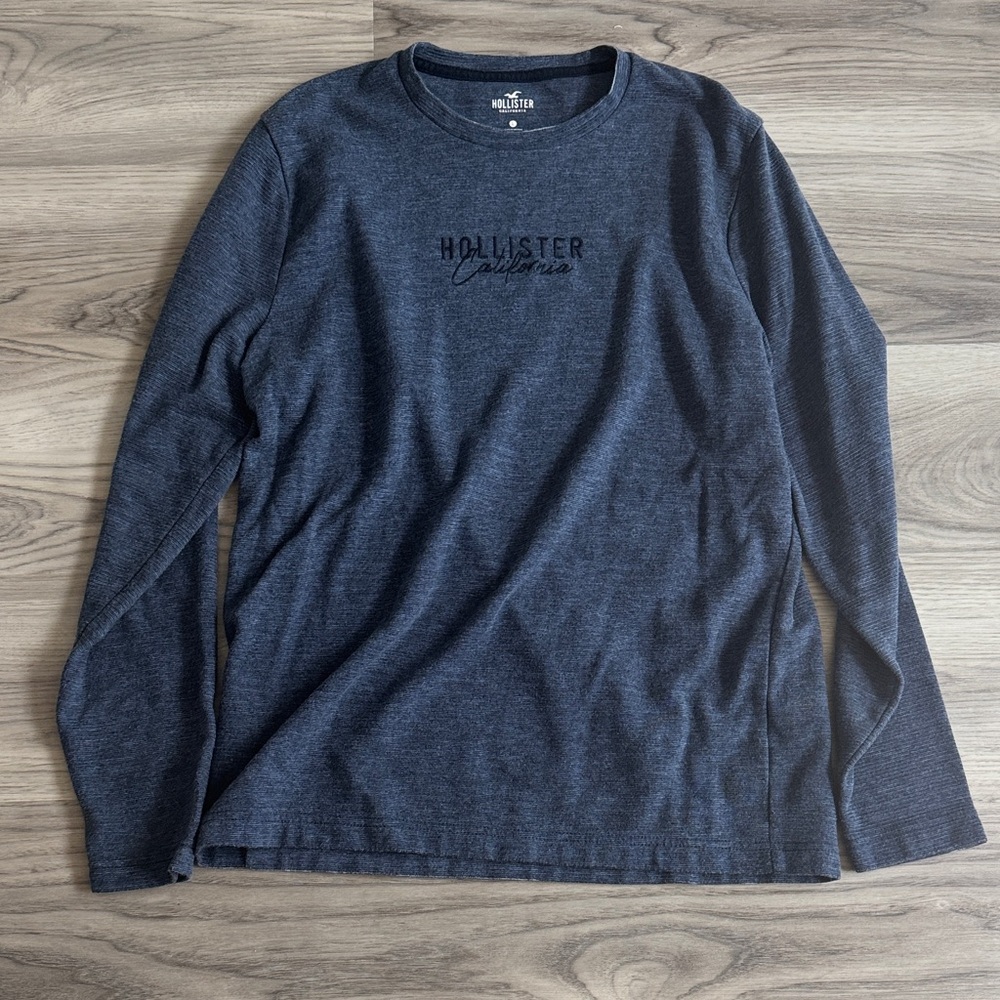 Hollister Men's Navy Long Sleeve Tee